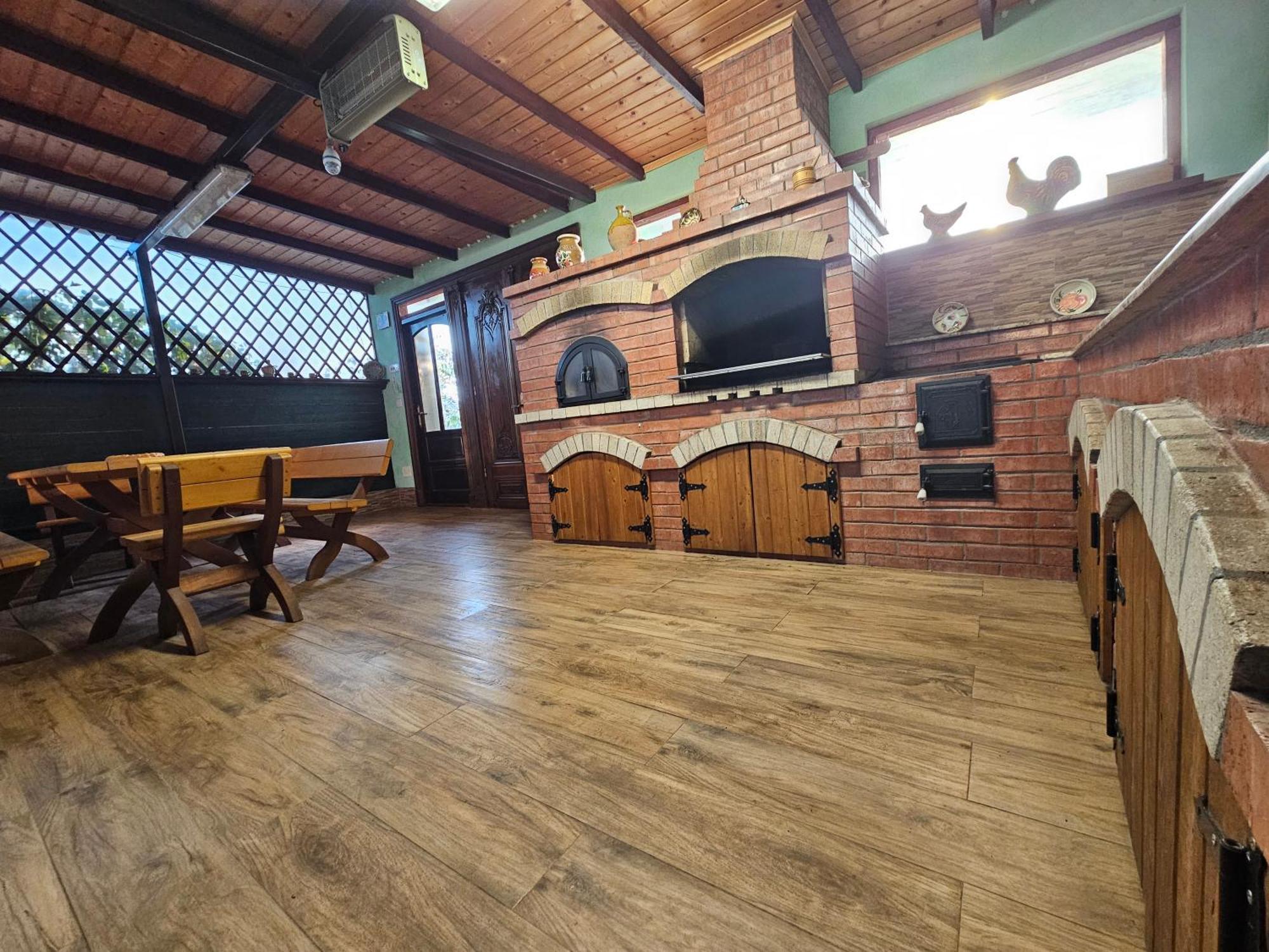 Colt De Rai Bed & Breakfast Hirtoape Ngoại thất bức ảnh